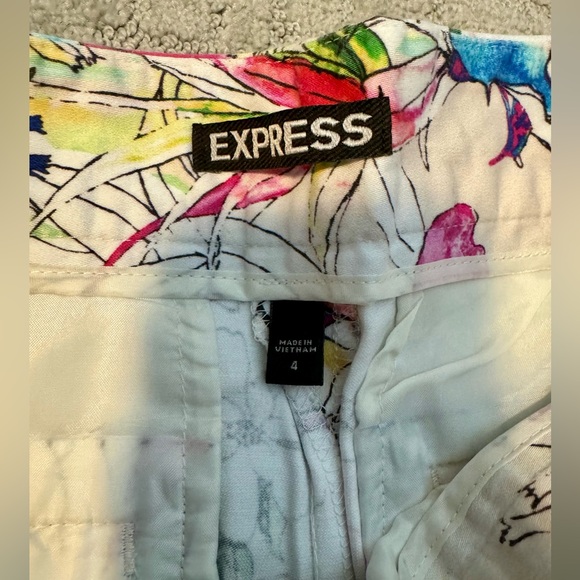Express shorts Size 4 - Picture 2 of 4